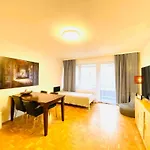 Hannovermesseapartment 2 Bedroom, Balcony With Garden View
